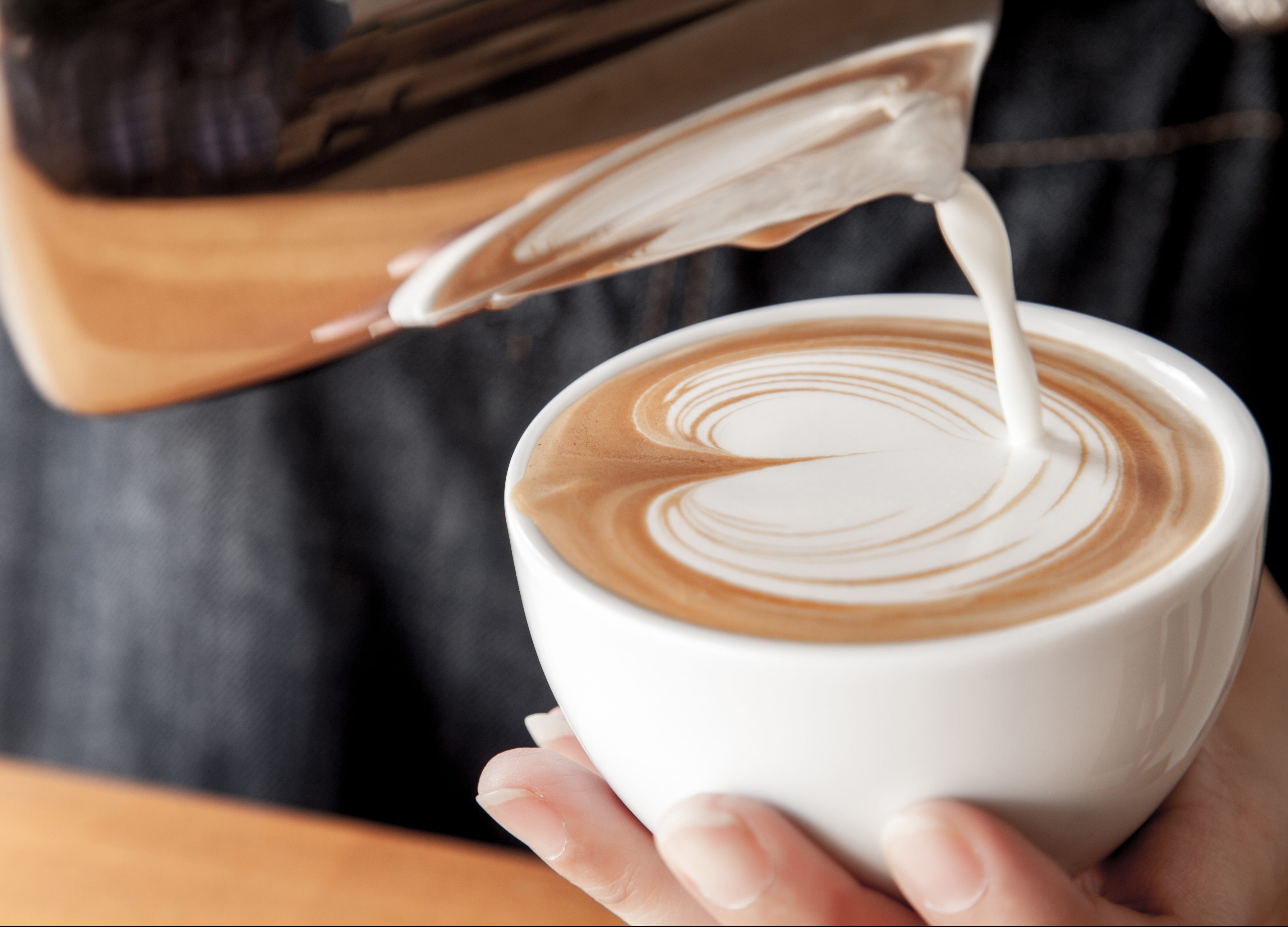 FUNIBER-pouring-latte-art-into-the-cup