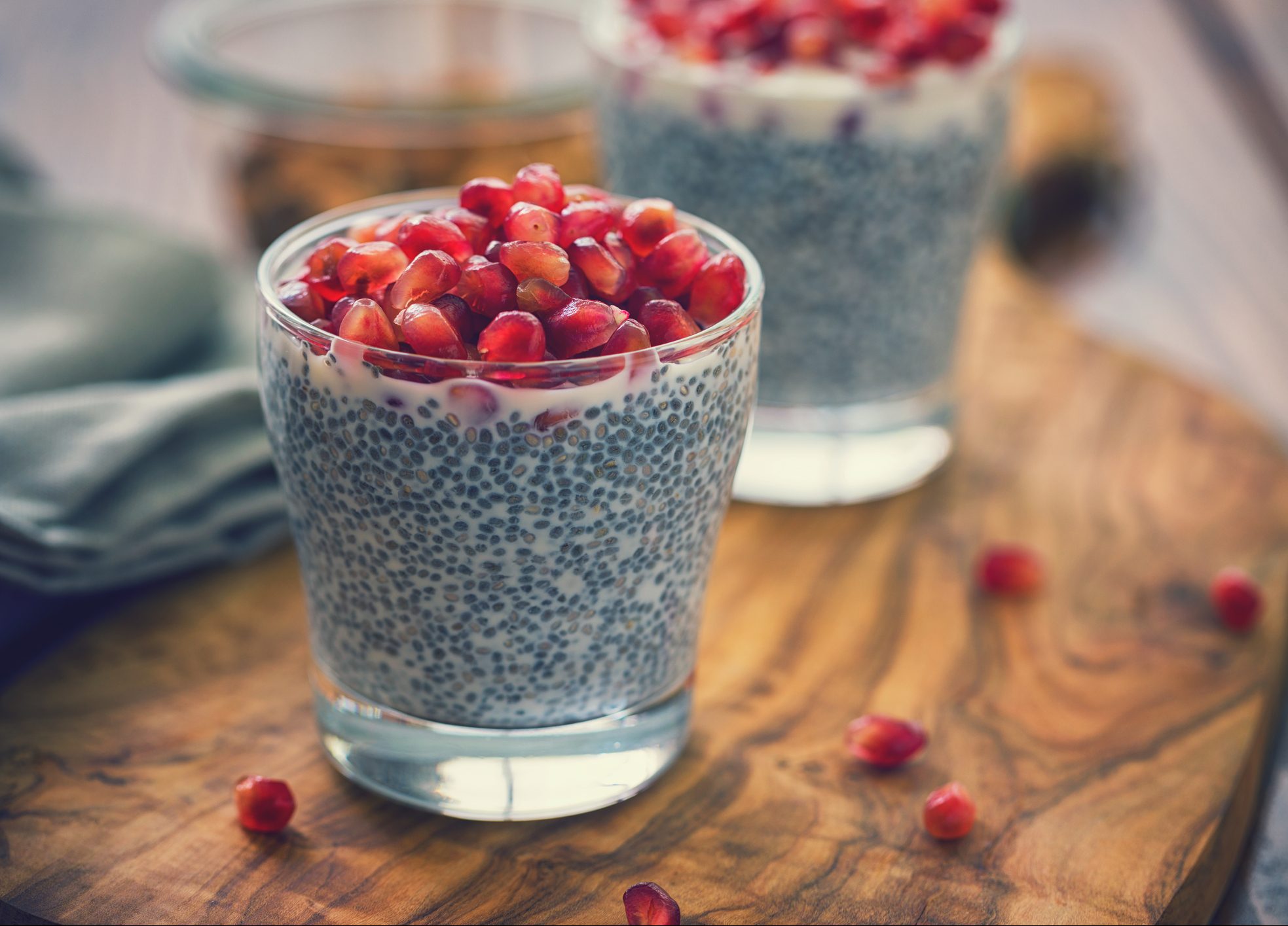 FUNIBER-chia-seed-pudding-with-fresh-pomegranates