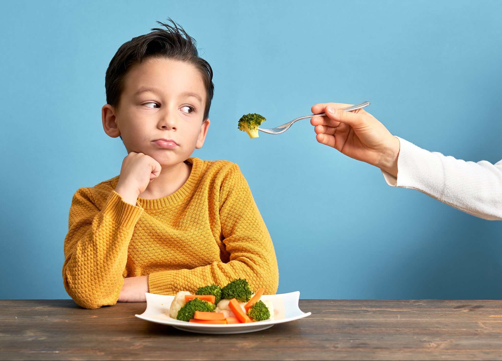 FUNIBER-child-is-very-unhappy-with-having-to-eat-vegetables-