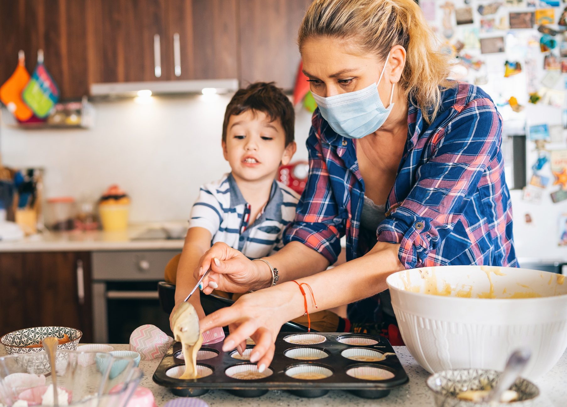 FUNIBER-mother-using-protective-mask-making-delicious-cupcakes-with-her-children-isolation-at-home-for-virus